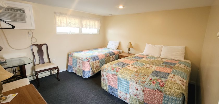 Imagen de la habitación del Hotel Sun and Surf Motel. Foto 9