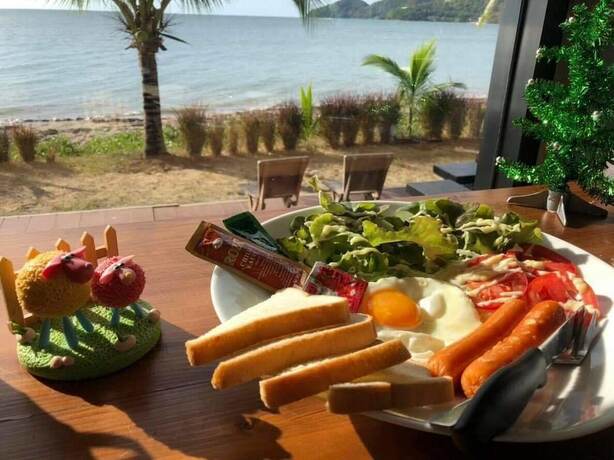 Imagen del bar/restaurante del Hotel Sun at Sea. Foto 3