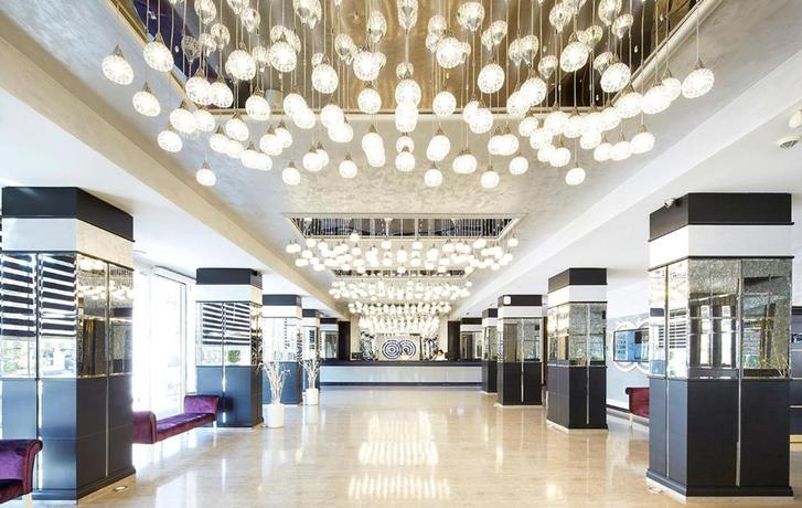Imagen de los interiores del Hotel SunConnect Grand Ideal Premium. Foto 5