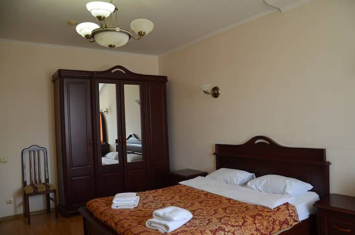 Imagen de la habitación del Hotel SunHotel. Foto 9