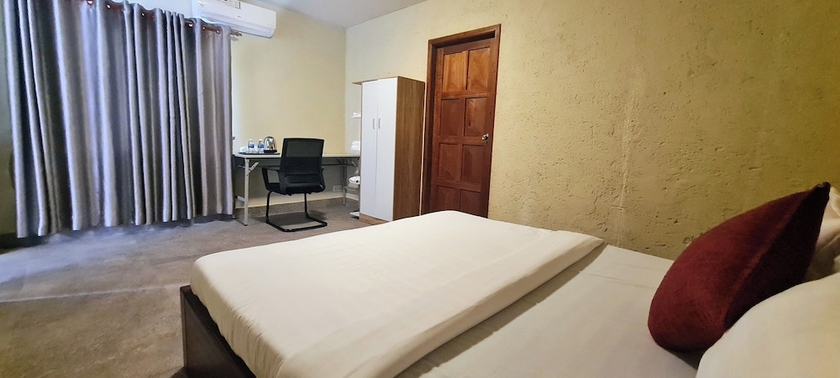 Imagen de la habitación del Hotel SunandRoots Lodge Restaurant and Bar. Foto 9