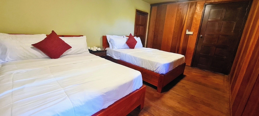 Imagen de la habitación del Hotel SunandRoots Lodge Restaurant and Bar. Foto 13