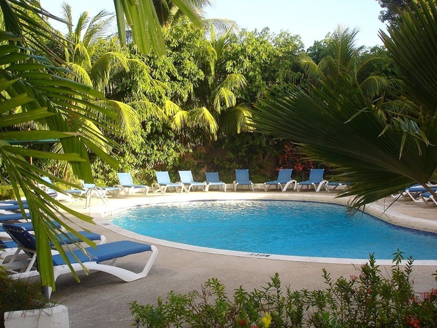 Imagen de la piscina del Hotel Sunbay. Foto 14