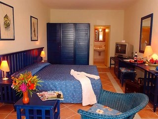 Imagen de la habitación del Hotel Sunbeach Hotel and Resort. Foto 5