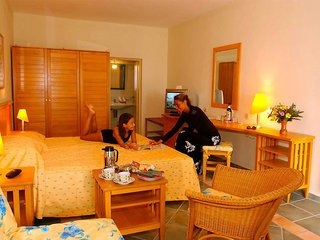Imagen de la habitación del Hotel Sunbeach Hotel and Resort. Foto 6