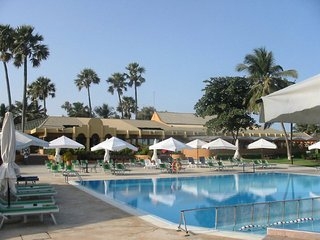 Imagen de la piscina del Hotel Sunbeach Hotel and Resort. Foto 8