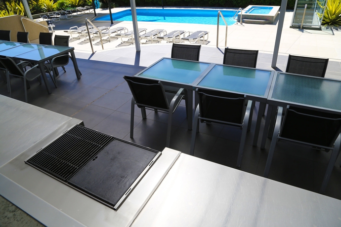 Imagen de los exteriores del Hotel Sunbird Beach Resort. Foto 8