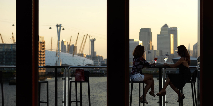 Imagen del bar/restaurante del Hotel Sunborn London. Foto 3