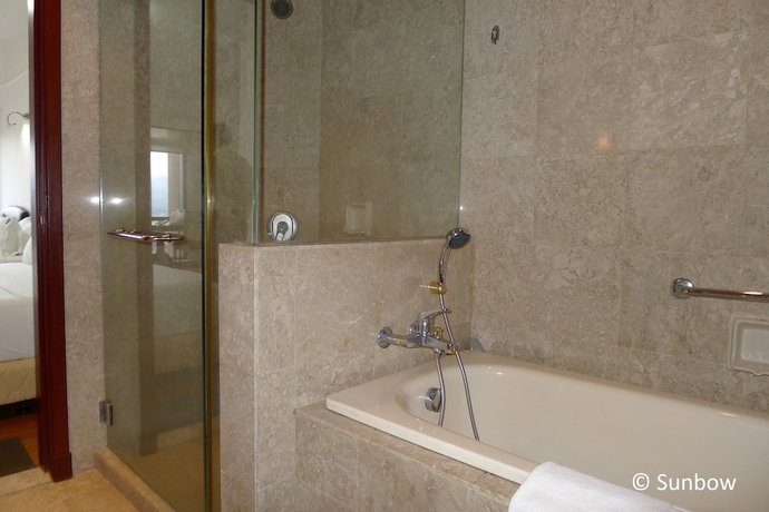 Imagen de la habitación del Hotel Sunbow Suites. Foto 16