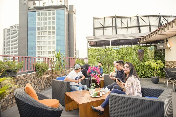 Imagen del bar/restaurante del Hotel Sunbreeze Senayan. Foto 14