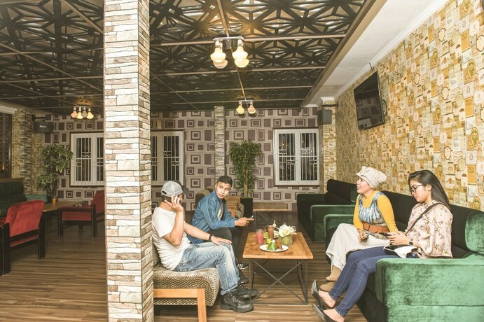 Imagen del bar/restaurante del Hotel Sunbreeze Senayan. Foto 17