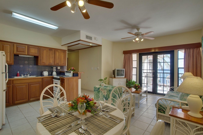 Imagen de los interiores del Hotel Sunbreeze Suites. Foto 14