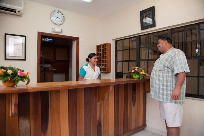 Imagen de los interiores del Hotel Sunbreeze Suites. Foto 15