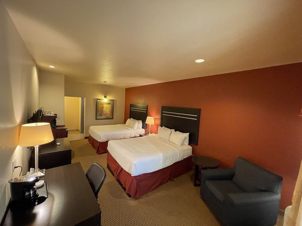 Imagen de la habitación del Hotel Sunbridge Inn and Suites. Foto 6