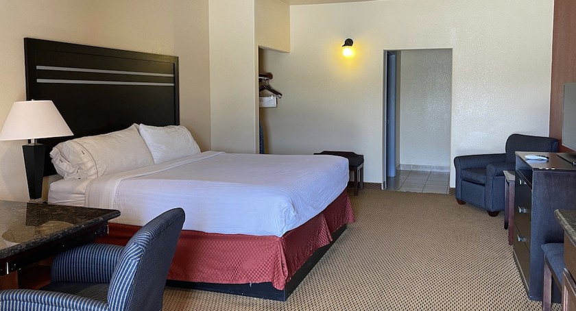 Imagen de la habitación del Hotel Sunbridge Inn and Suites. Foto 10