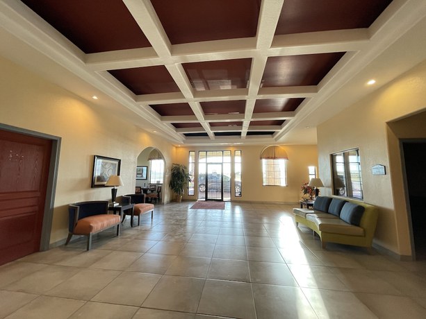 Imagen de los interiores del Hotel Sunbridge Inn and Suites. Foto 18