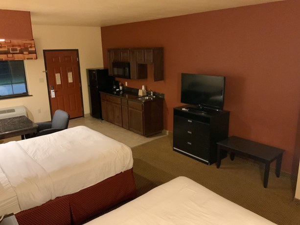 Imagen de la habitación del Hotel Sunbridge Inn and Suites. Foto 11