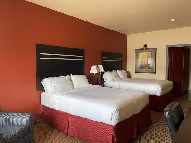 Imagen de la habitación del Hotel Sunbridge Inn and Suites. Foto 13