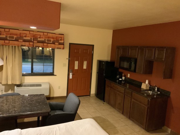 Imagen general del Hotel Sunbridge Inn and Suites. Foto 1
