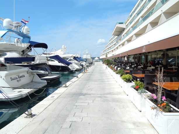 Imagen general del Hotel Sunce, Podstrana. Foto 3