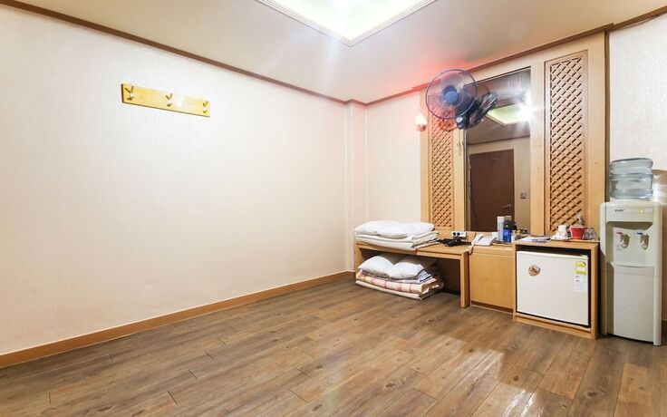 Imagen de la habitación del Hotel Sunchon Opera. Foto 5