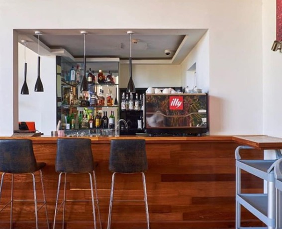 Imagen del bar/restaurante del Hotel Suncity Apartments. Foto 3