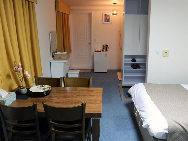 Imagen de la habitación del Hotel Suncity Guest House. Foto 14