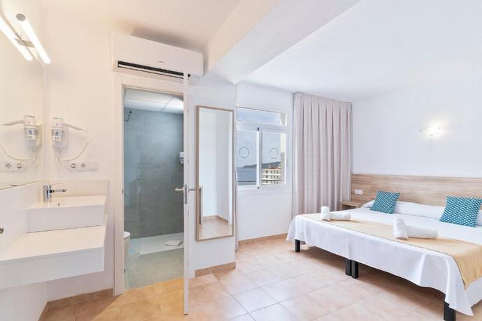 Imagen de la habitación del Hotel Suncoast Ibiza. Foto 2