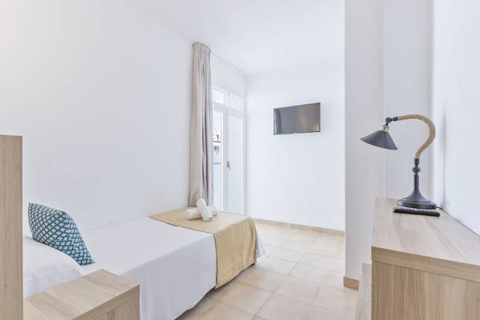 Imagen de la habitación del Hotel Suncoast Ibiza. Foto 4