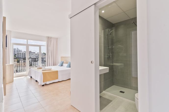 Imagen de la habitación del Hotel Suncoast Ibiza. Foto 9