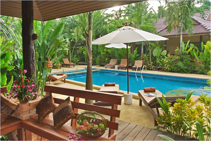 Imagen de la piscina del Hotel Sunda Resort. Foto 17