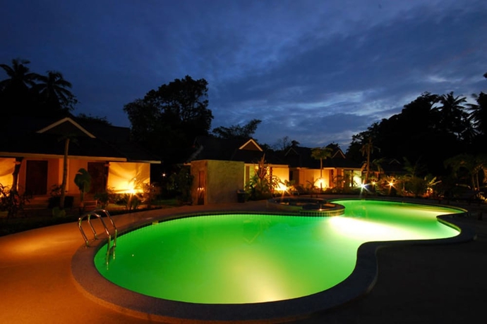 Imagen de la piscina del Hotel Sunda Resort. Foto 18