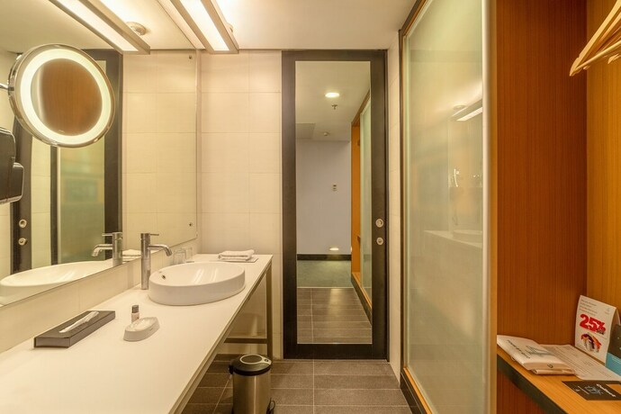 Imagen de la habitación del Hotel Sunday Chandigarh Zirakpur. Foto 17