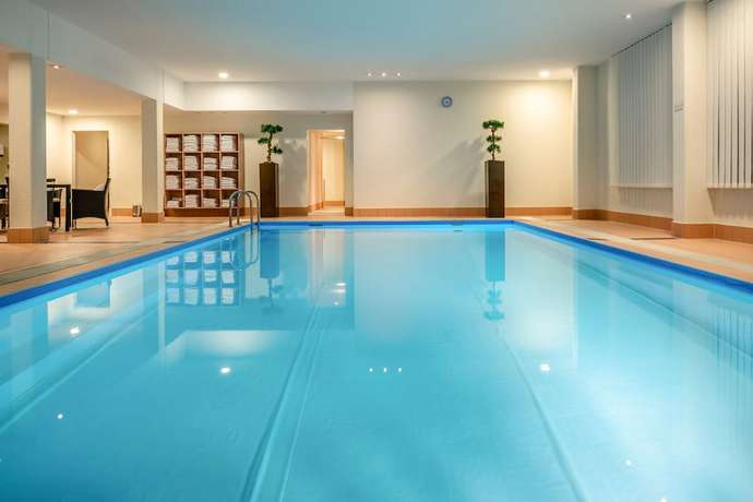 Imagen de la piscina del Hotel Sunday Frankfurt Airport Kelsterbach. Foto 20