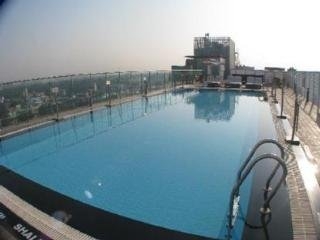 Imagen de la piscina del Hotel Sunday Hotel by CheckIn Jaipur. Foto 12