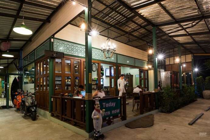 Imagen del bar/restaurante del Hotel Sunday J Resort and Restaurant. Foto 12