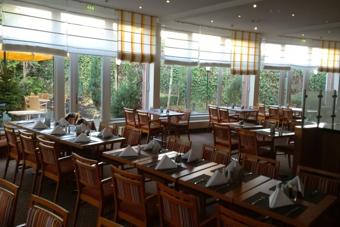 Imagen del bar/restaurante del Hotel Sunday K&ouml;ln H&uuml;rth. Foto 2