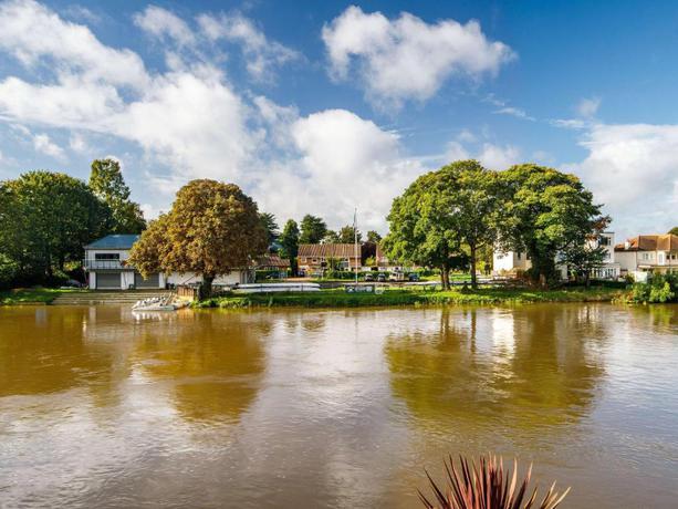 Imagen general del Hotel Sunday London Staines-upon-Thames Heathrow T5. Foto 5