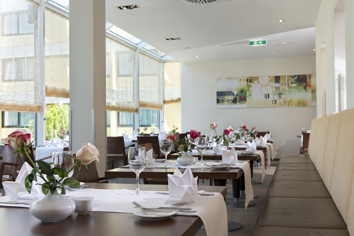 Imagen del bar/restaurante del Hotel Sunday Saarbr&uuml;cken S&uuml;d. Foto 2