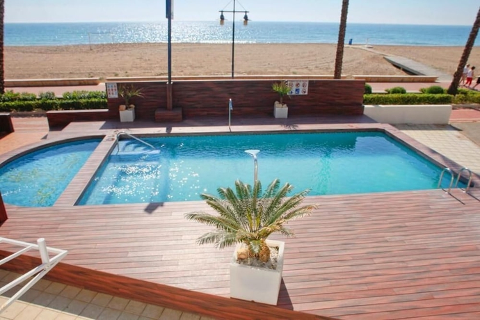 Imagen de la piscina del Hotel Sunday's Beach. Foto 18