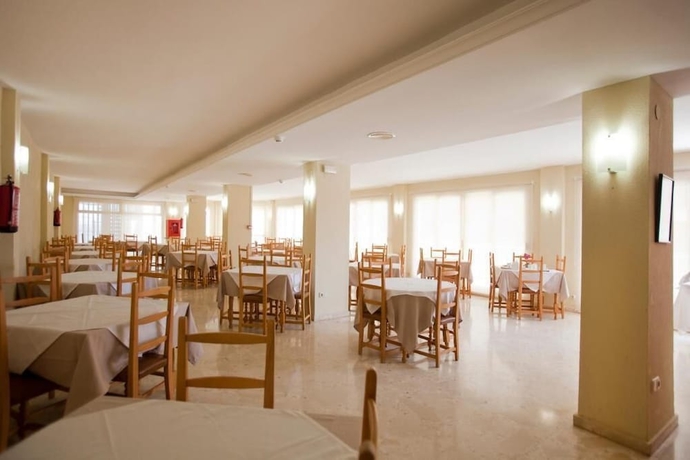 Imagen del bar/restaurante del Hotel Sunday's Beach. Foto 4