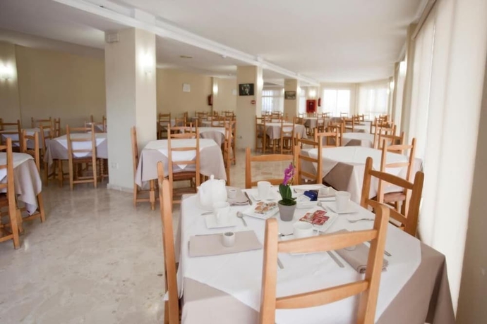 Imagen del bar/restaurante del Hotel Sunday's Beach. Foto 5