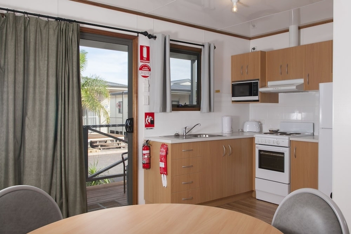 Imagen de la habitación del Hotel Sundowner Cabin and Tourist Park. Foto 16