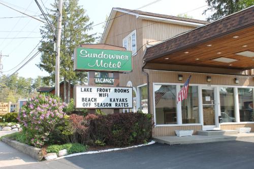 Imagen general del Hotel Sundowner On Lake George. Foto 1