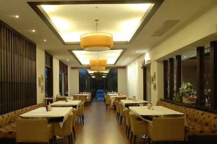 Imagen del bar/restaurante del Hotel Sunee Grand. Foto 2
