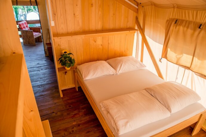 Imagen de la habitación del Hotel Sunflower Camping. Foto 17