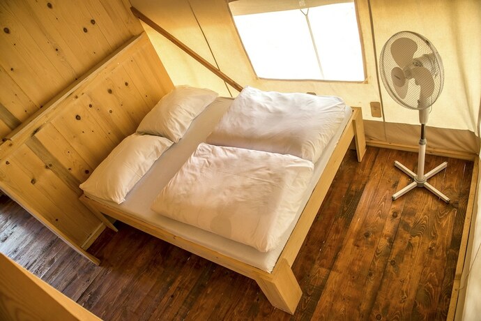 Imagen de la habitación del Hotel Sunflower Camping. Foto 20