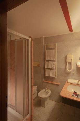 Imagen de la habitación del Hotel Sunflower, Estación Garibaldi. Foto 5