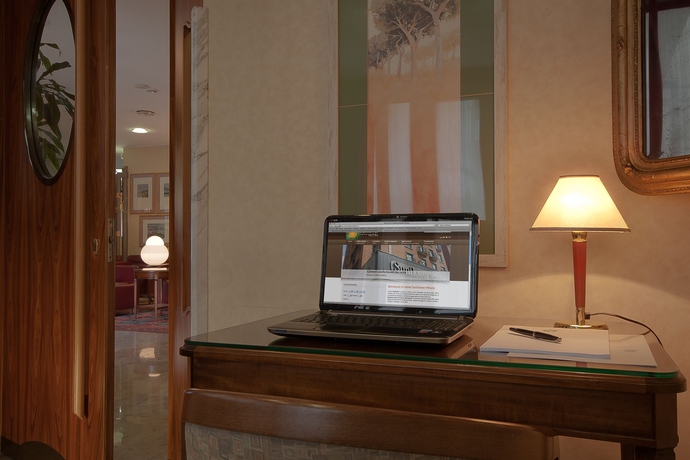 Imagen de los interiores del Hotel Sunflower, Estación Garibaldi. Foto 13