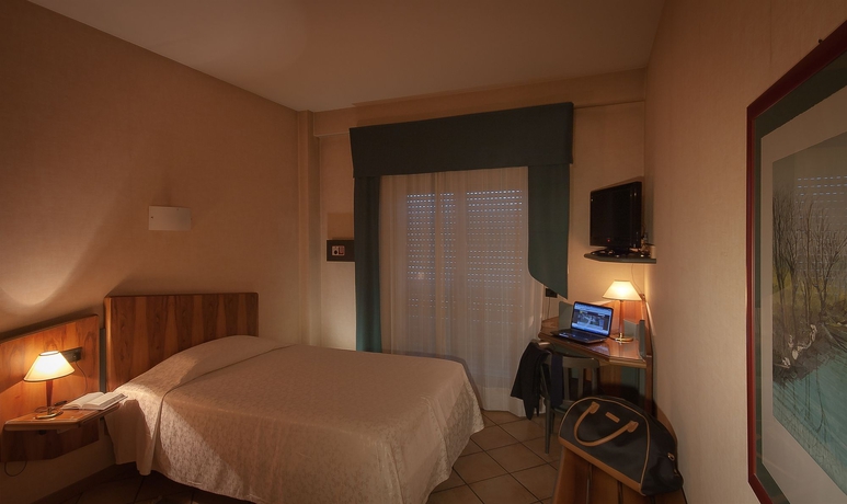 Imagen de la habitación del Hotel Sunflower, Estación Garibaldi. Foto 7